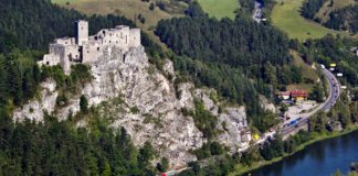 Župný hrad Strečno sa môže zrútiť na frekventovanú medzinárodnú cestu