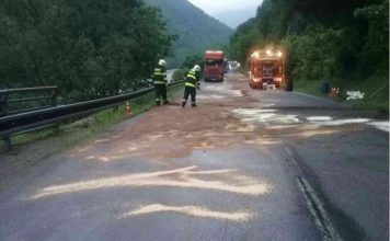 KRAĽOVANY: Po nehode z nákladného auto uniklo 200 litrov nafty