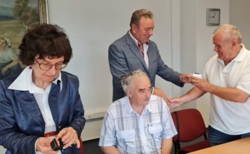 LIPTOVSKÝ MIKULÁŠ: Seniori dostali signalizačné náramky so senzorom pádu
