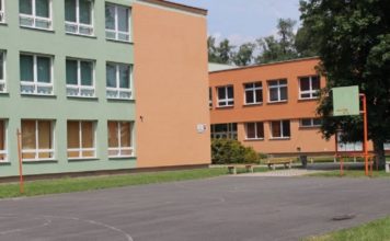 LIPTOVSKÝ HRÁDOK: Pri Základnej škole Jozefa Dekreta-Matejovie vybudujú spevnené plochy a chodníky