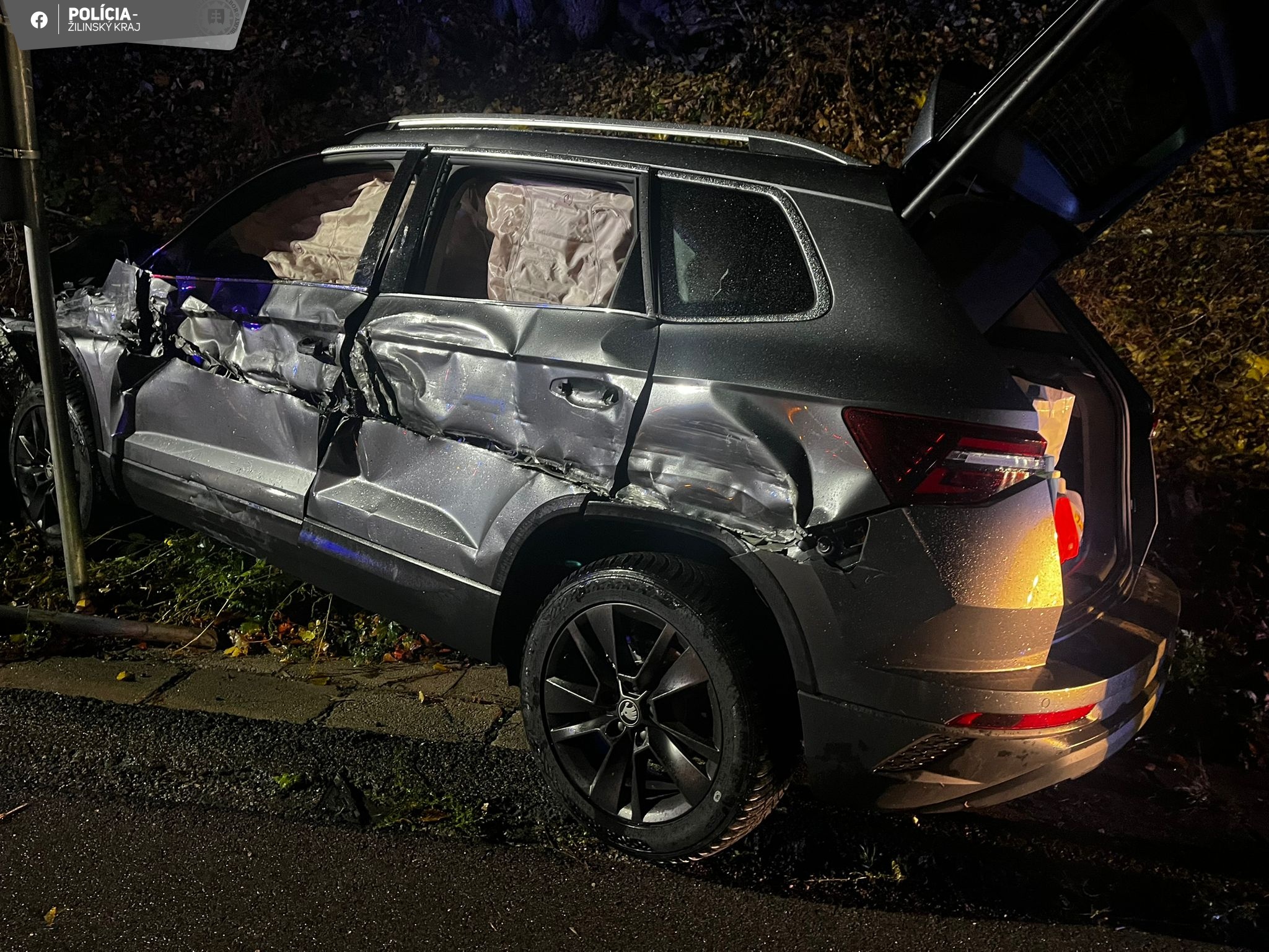 STREČNO: Zrážka pri Strečne – vodič nákladnej súpravy po nehode ušiel, žena skončila v nemocnici!