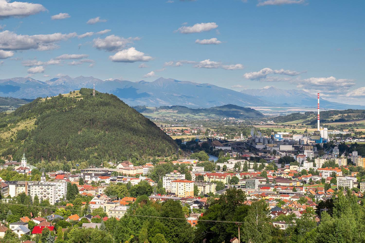BOJ O RUŽOMBEROK SA ZAČÍNA: O kreslo primátora zabojujú štyria muži. Všetci idú ako nezávislí