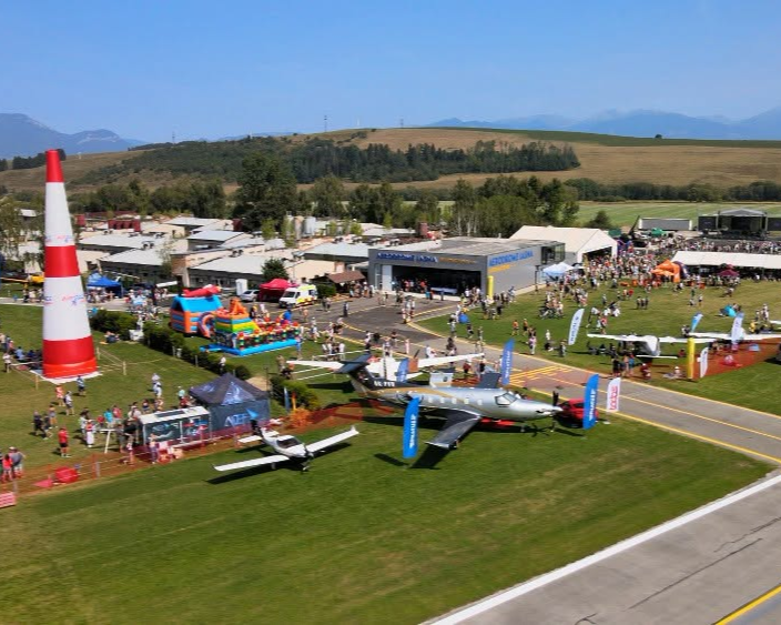 Nebeské šialenstvo nad Liptovom! Už túto sobotu ovládne Jasnú veľkolepá AIR RACE 2026, vstup zdarma
