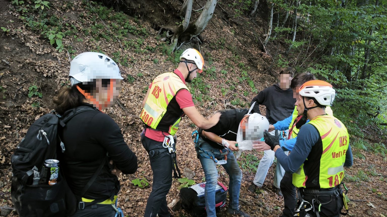 DRÁMA NA VIA FERRATE KOMÍN! 33-ročný turista sa pošmykol a spadol, z terénu mu pomáhali horskí záchranári